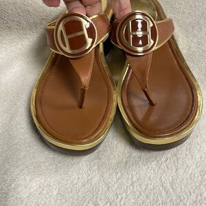 COPY - NWT Cole Haan Nike Air Thong Sandals, 8B Leather Wedge Brown Gold Logo